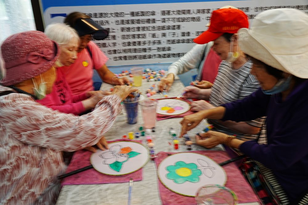 製作美美的扇子~