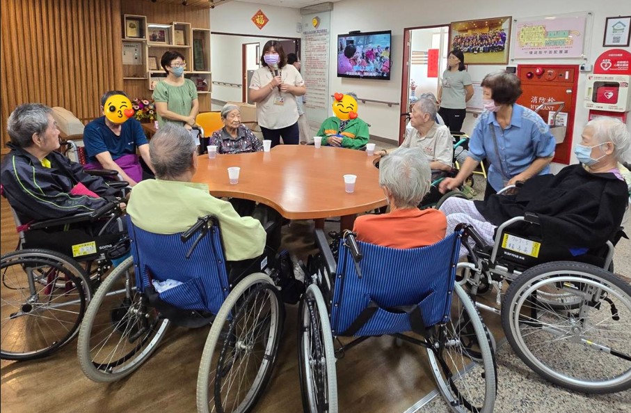 新入住長輩適應團體~認識中心大家長-侯主任