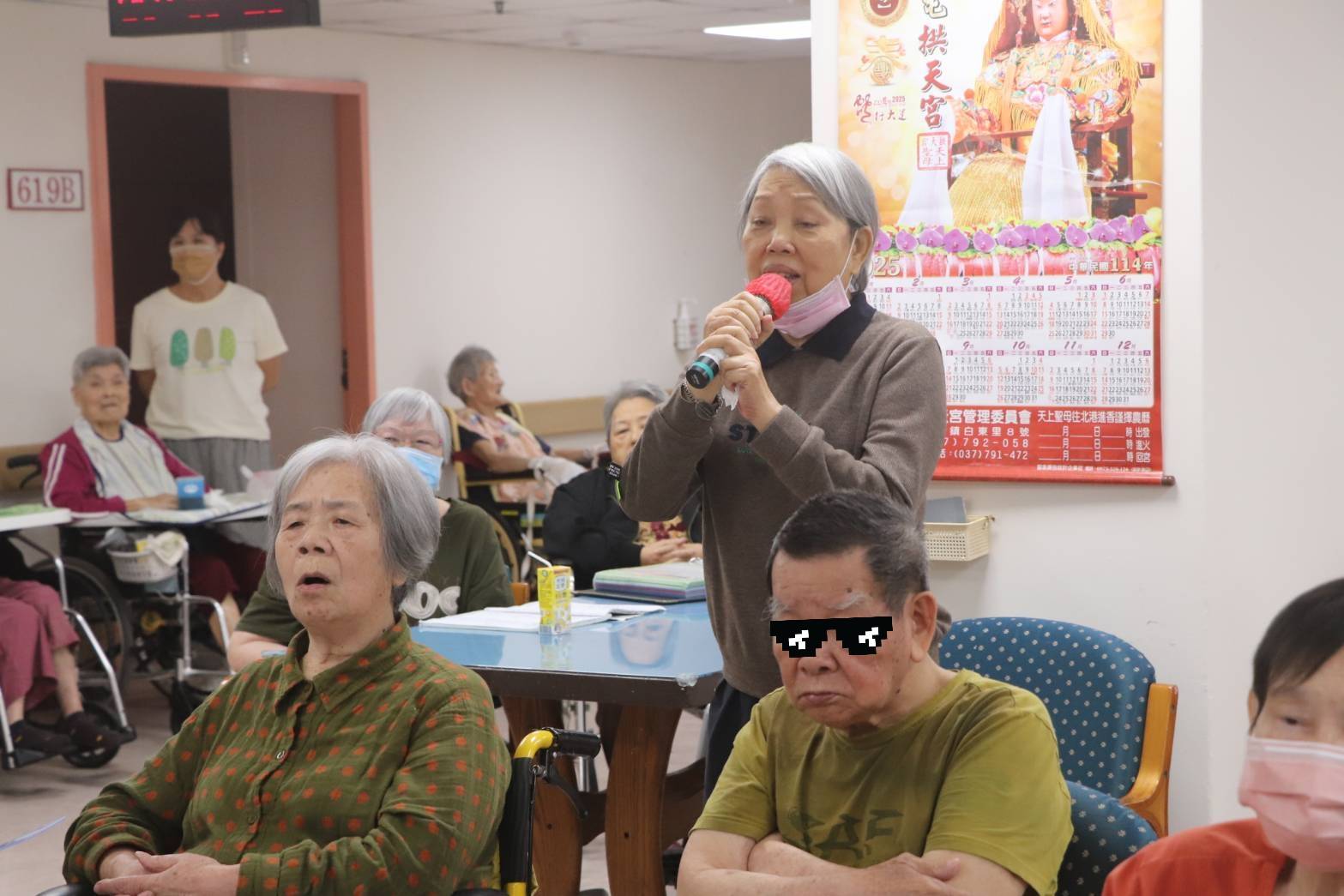長輩開心歡唱-2