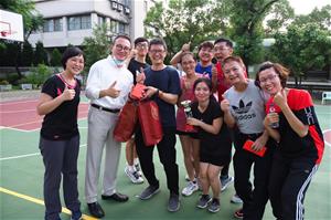 王敬豪董事長也來加油打氣