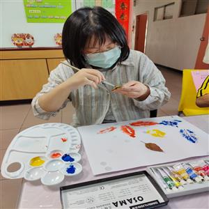 我喜歡參加綜合藝術課，很喜歡做美勞。