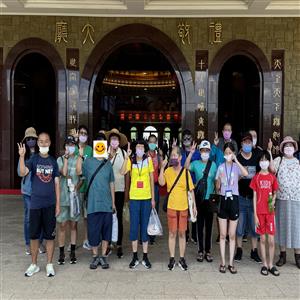 佛前合照，平安如意