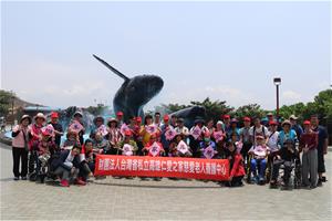 全體於海生館廣場合照