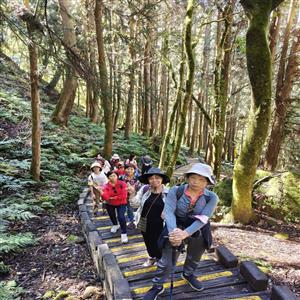 大家不氣餒一路向前行~