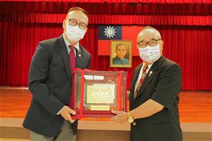 資深董事李文雄董事服務滿40年