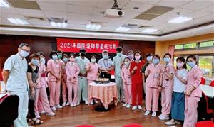 【感謝 鍾偉倫院長(中)準備了精緻的大蛋糕】