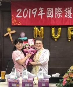 張董事長致贈慶祝蛋糕