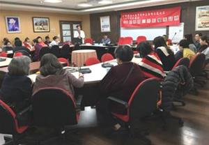 圖:108年度家屬座談會由潘主任主講會場實況
