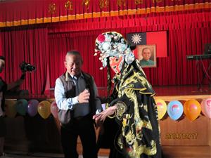 台上台下零距離表演,彼此都樂在其中