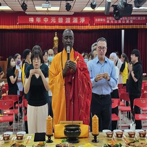 恭請佛光山鳳山講堂慧承法師(中)主法