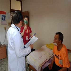 醫師常規進駐機構巡診，專業把關，健康常伴